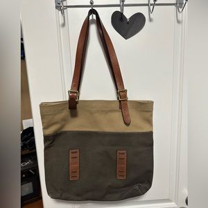 Fossil tote bag with multiple compartments! Can find a 12in laptop !